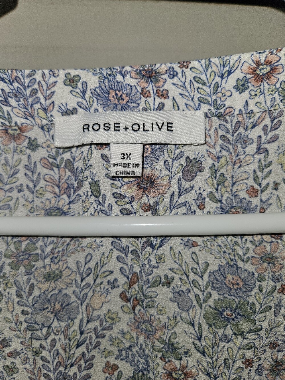 3X Rose + Olive Floral Blouse - Picture 2 of 5